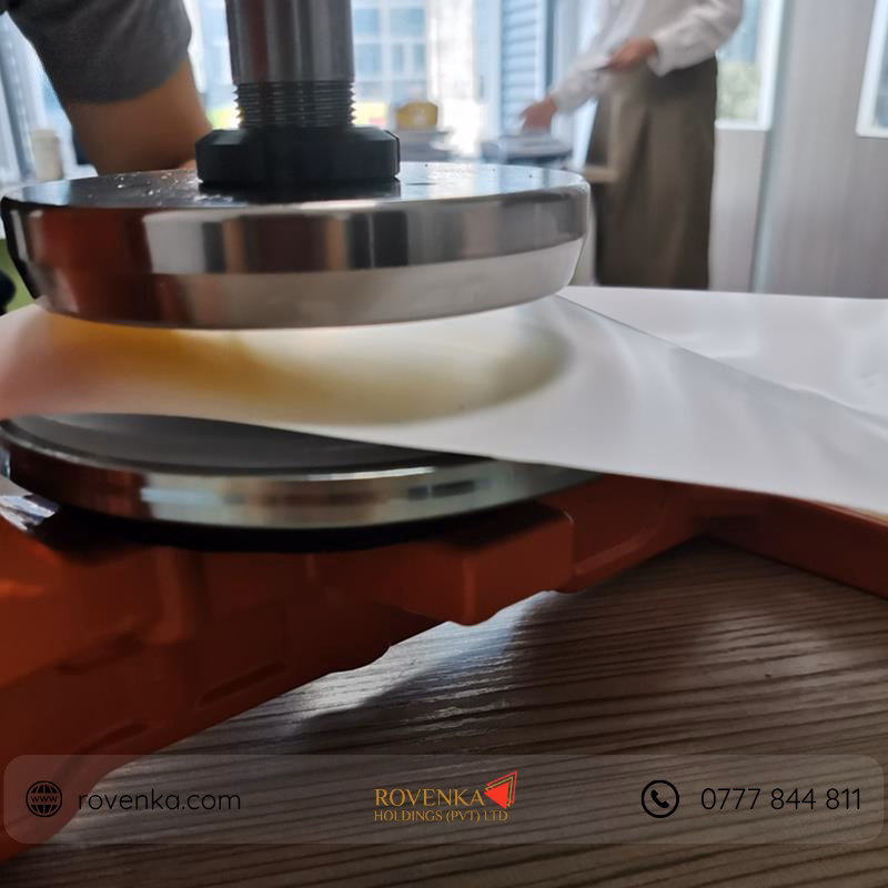 Precision Textile Sampling Knife - Image 2